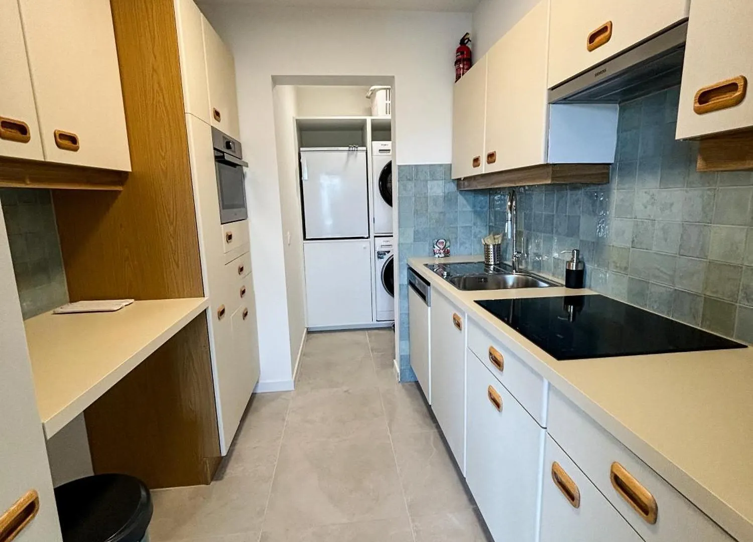 Large Sunny And Bright Apartment With Park View Oostende