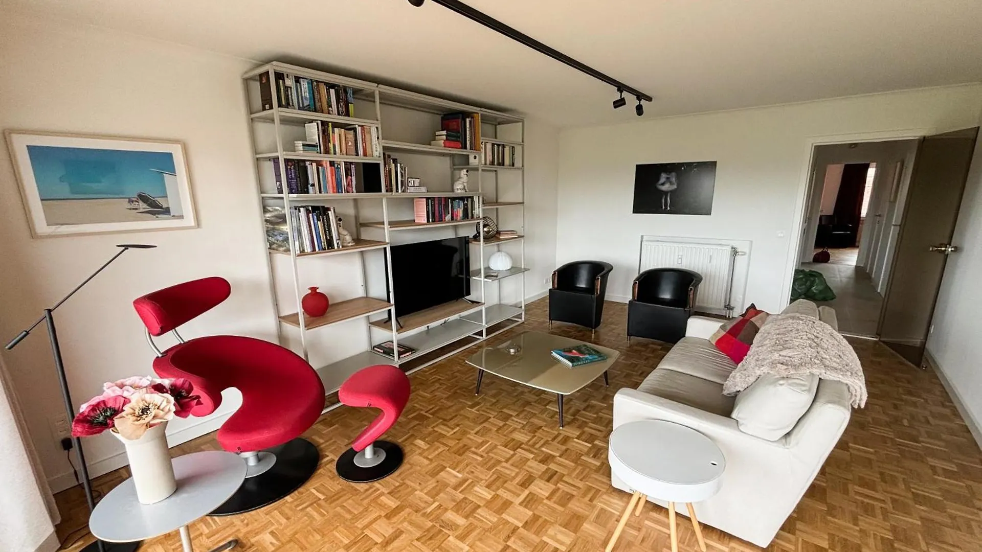 Large Sunny And Bright Apartment With Park View Oostende