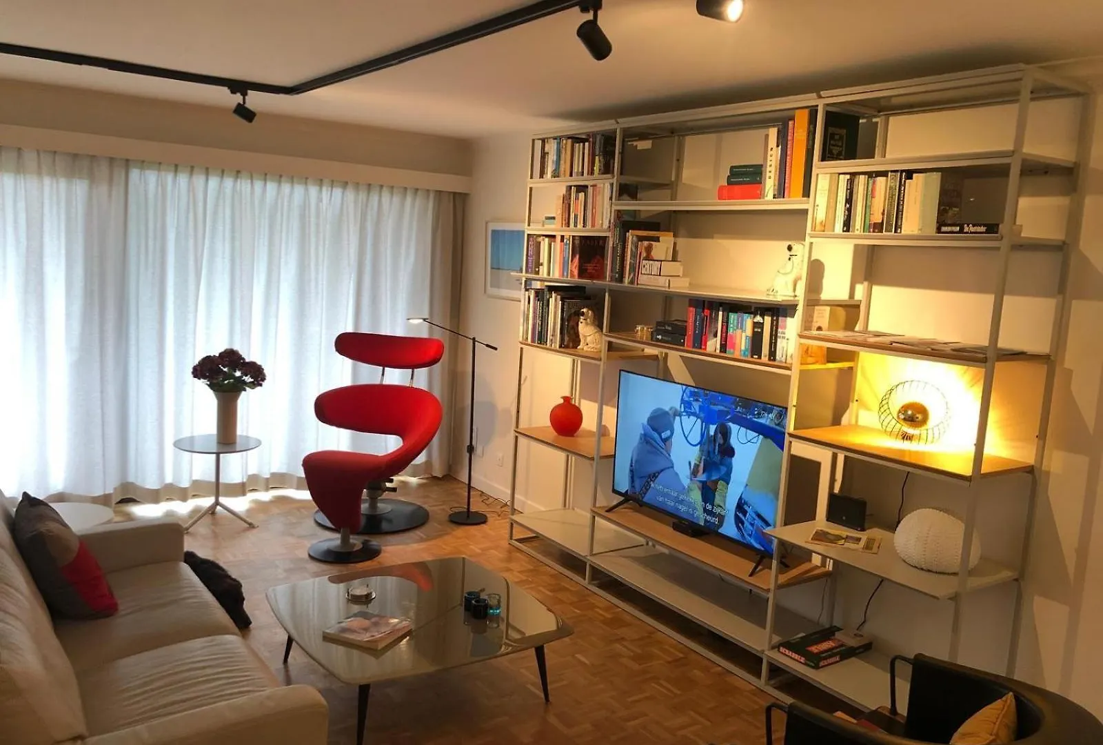 Large Sunny And Bright Apartment With Park View Oostende